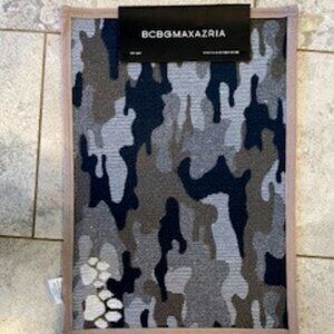 (NWT) BCBGMAXAZRIA Camo w/ Paw Prints Pet Mat